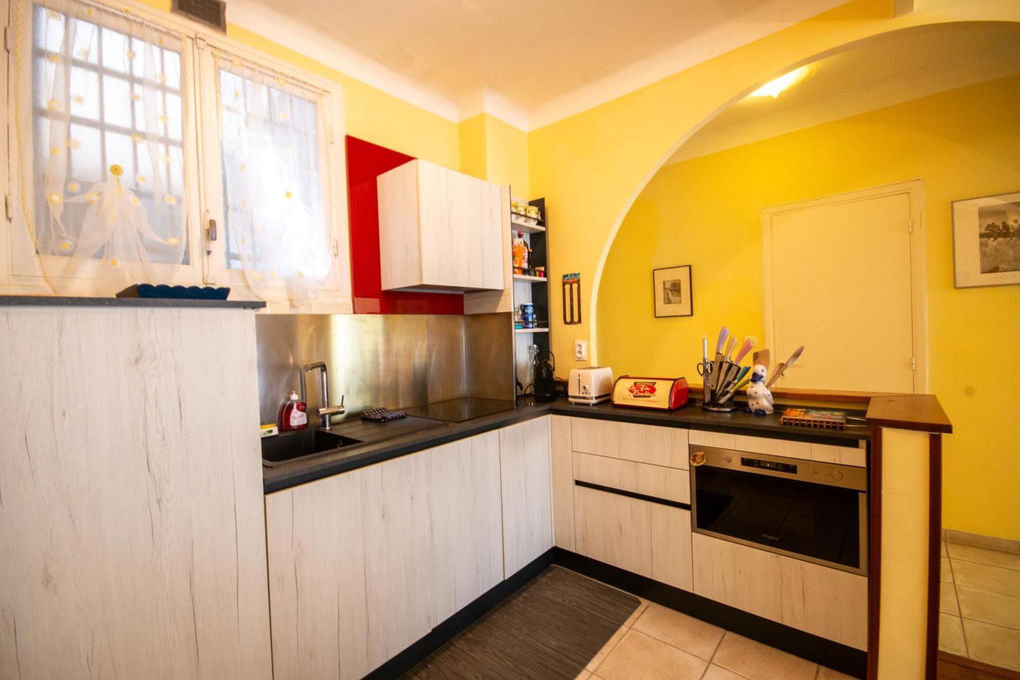 Apartment Joli 2 Pieces Climatise A 150m De La *